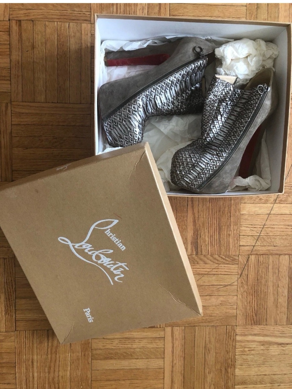 Christian Louboutin 36.5 Grey Python
Platform Silver Metallic gray booties